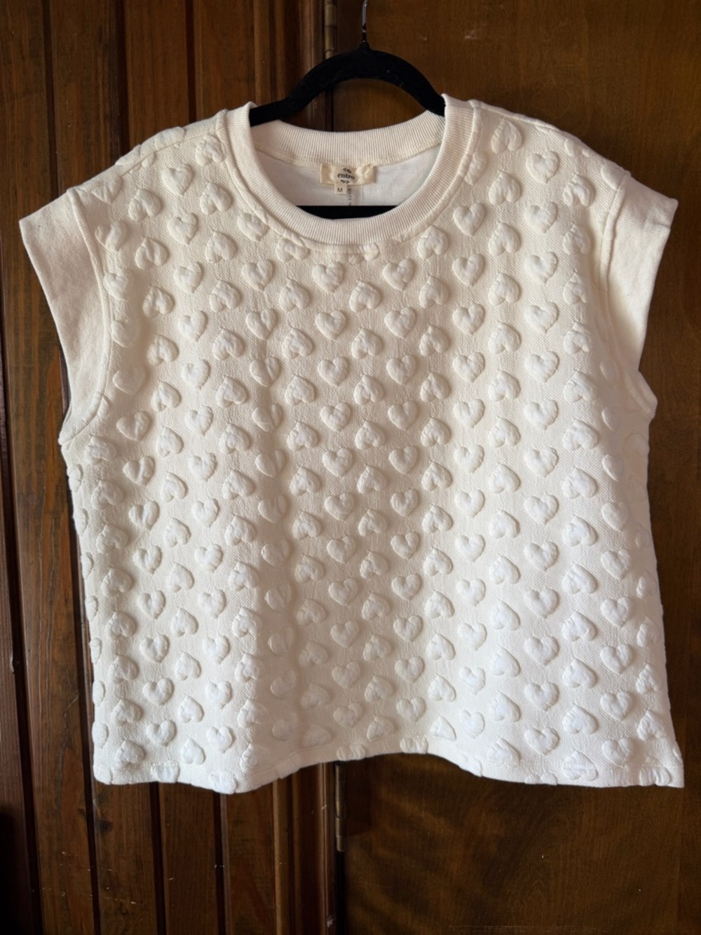 entro White Sleeveless Heart-Textured Top
